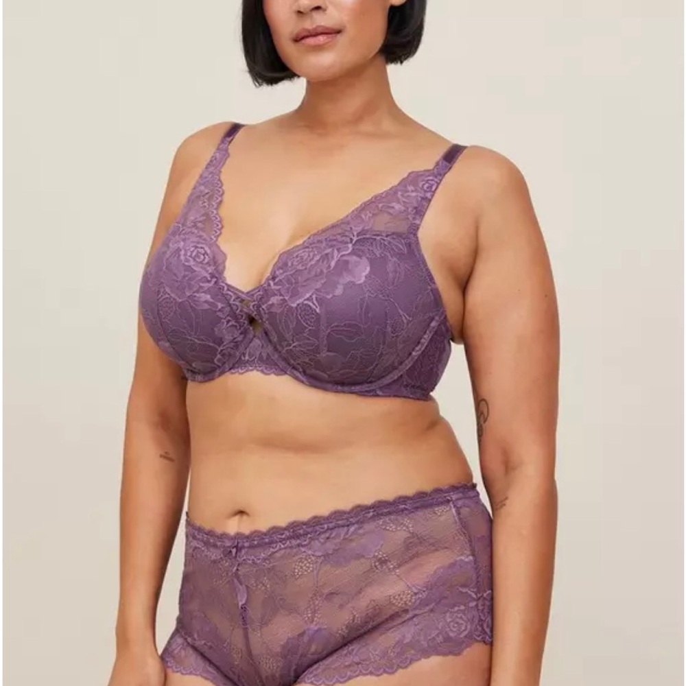Floral lace Cheeky Panty With Open Back Slit